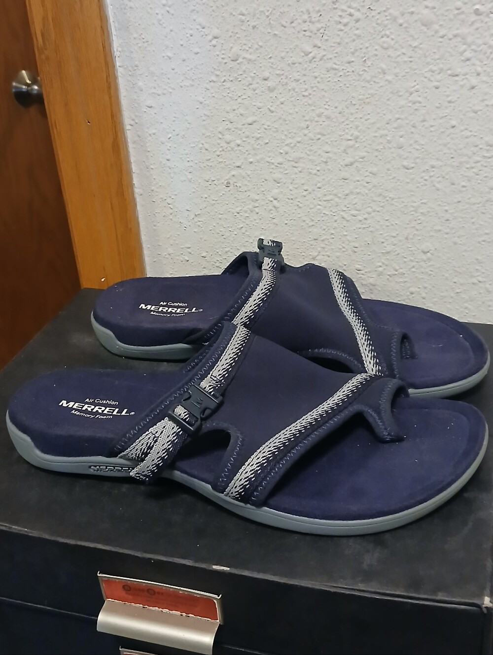 Merrell Women’s Navy Gray Air Cushion Memory Foam Sport Sandals Size 10